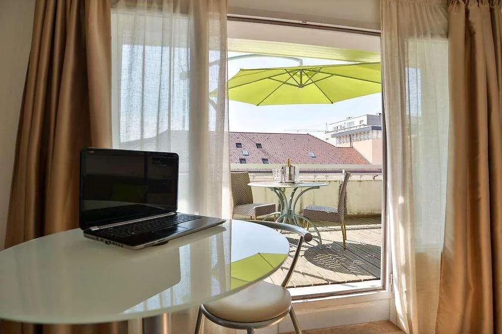 Privilodges Le Royal - Apparthotel Annecy 3*,  France