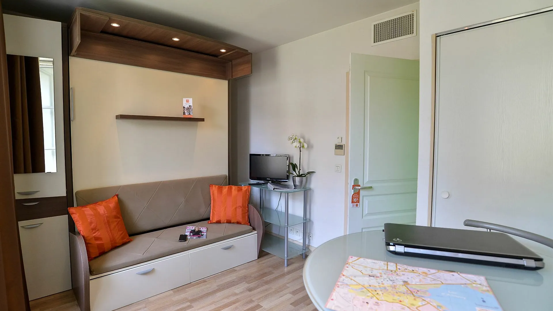 *** Aparthotel Apparthotel Privilodges Le Royal Annecy France
