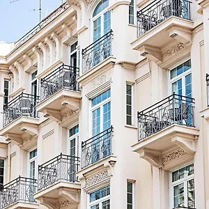 https://le-riviera-collection-signature-collection-by-best-western.fr-provencehotel.com